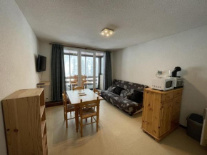 Appartement T2 cabine avec balcon, face aux pistes, exposé sud, commerces à proximité - FR-1-787-29